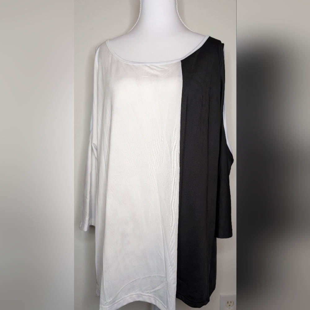 Acevog Black and White Tunic Top
18-20